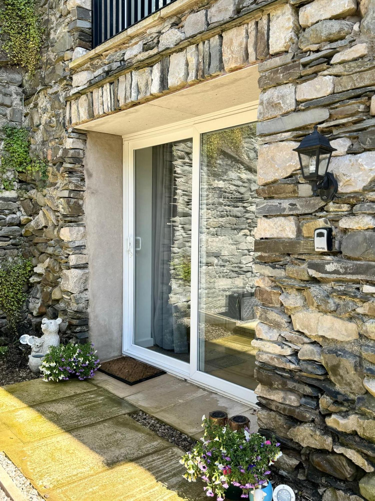 Aparthotel The Barn In The Courtyard à Ulverston Extérieur photo